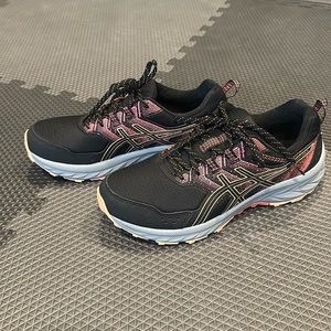 Like new ASICS ortholite Gel-venture 9, Women’s size 10